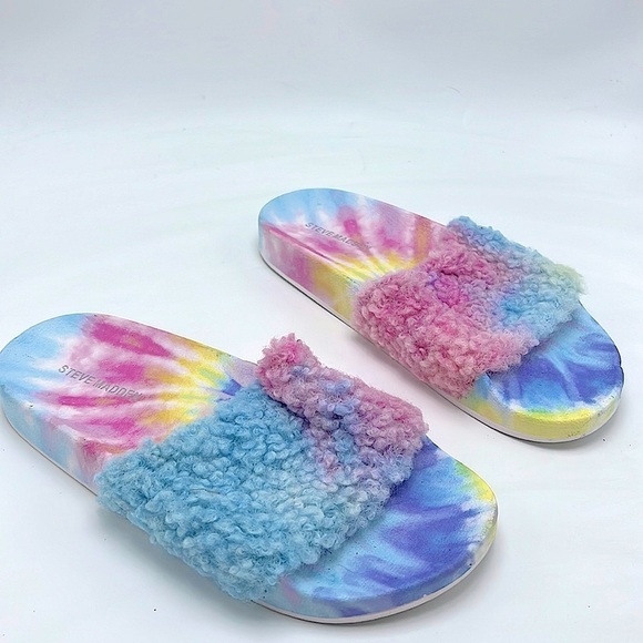 Steve Madden rainbow tie dye slides size 7 fuzzy cloud tops barbie - Picture 1 of 4